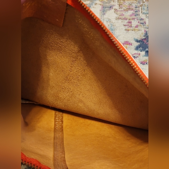 NWOT Miss Albright Speciaity Tan & Metaillic Clutch with 2 Tassel - Picture 4 of 7